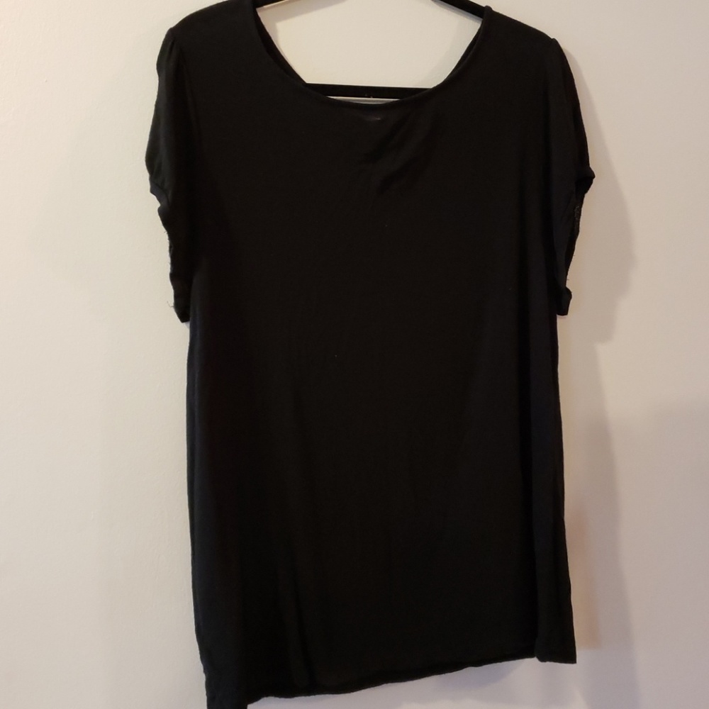 Cap sleeve black tee